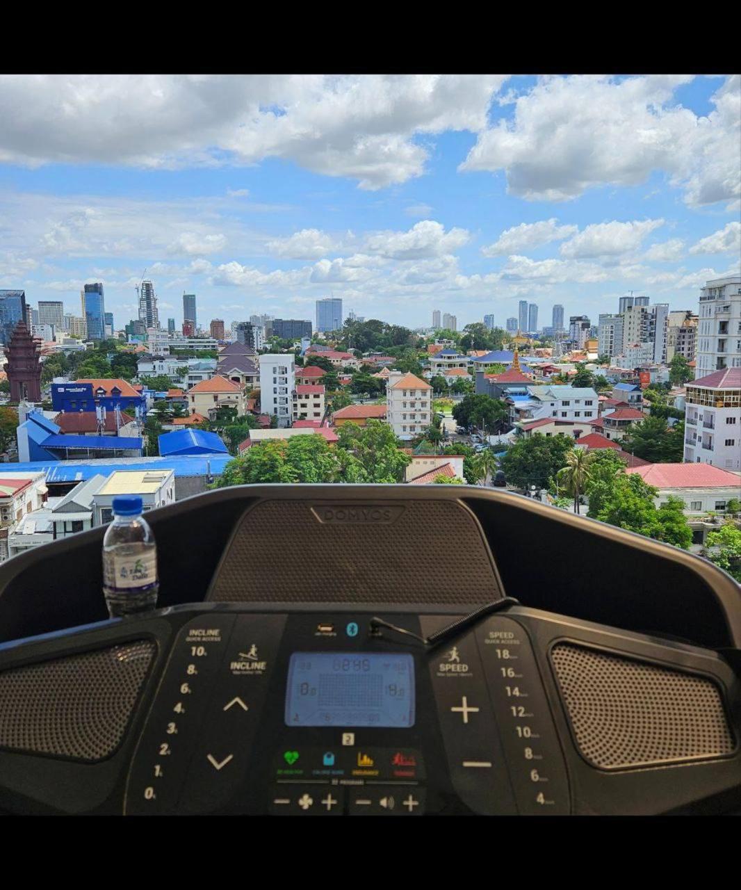 Times Hotel At Bassac Lane بنوم بنه المظهر الخارجي الصورة